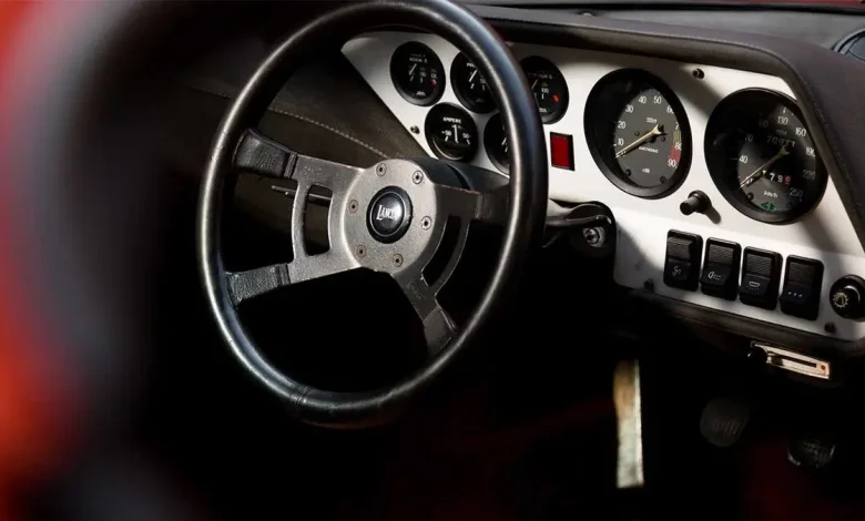 Bakınca Hayranlık Uyandıran Direksiyon Tasarımları: Ferrari Direksiyonuna Şiir Bile Yazılır! 1 Bakınca Hayranlık Uyandıran Direksiyon Tasarımları: Ferrari Direksiyonuna Şiir Bile Yazılır!