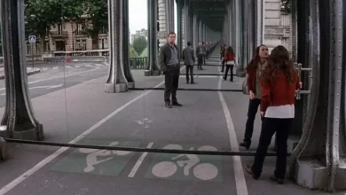 Filmlerdeki Ayna Sahnelerinde Kameralar Nasıl Görünmüyor?