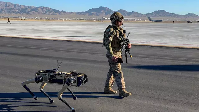 ABD Sınırında Robot Köpekler Devriye Gezecek