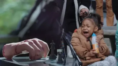 Netflix, Wednesday'in Bedensiz Eli Thing'i Sokaklara Saldı!