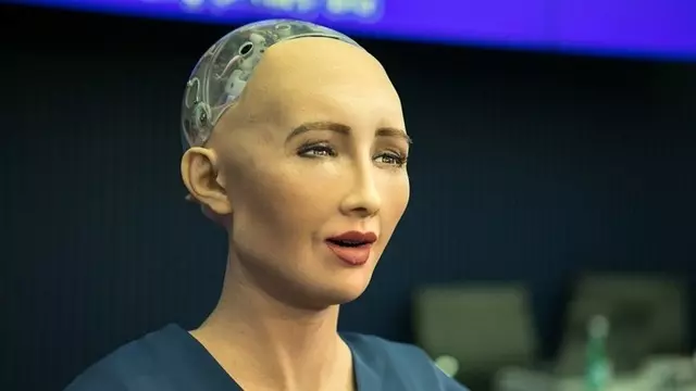 İnsansı Robot Sophia, Şimdi de Portre Çizmeye Başladı