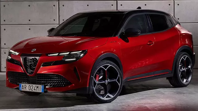 Alfa Romeo Junior'ın Hibrit ve Elektriklisi Türkiye'de