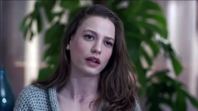 Serenay Sarıkaya’nın Rol Almış olduğu En İyi Film ve Diziler 1 Serenay Sarıkaya’nın Rol Aldığı En İyi Film ve Diziler