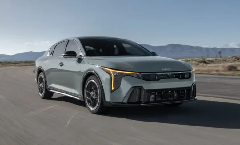 "Gemi Gibi Araba" Deyimini Sonuna Kadar Hak Eden 2025 Kia K4 Tanıtıldı