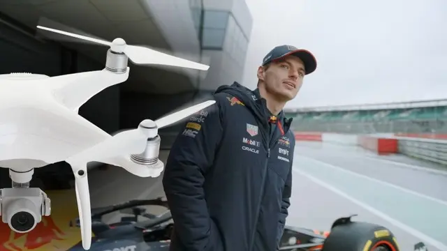 Max Verstappen, Dünyanın En Hızlı Drone'u ile Yarıştı [Video]