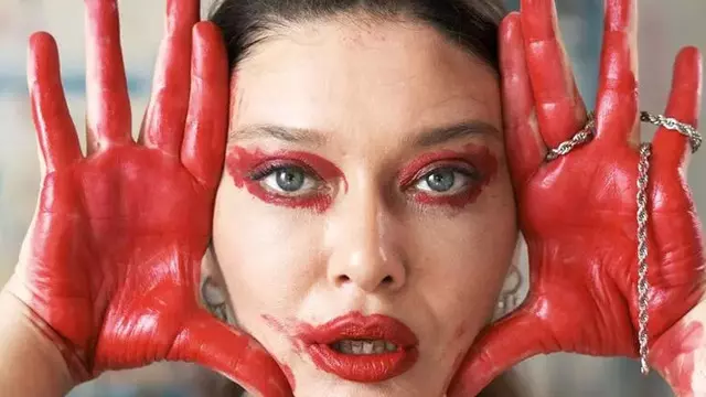 Nurgül Yeşilçay, Dünyanın İlk NFT Dizisini Satışa Sunuyor