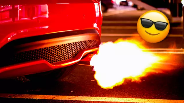 Araba Egzozları Nasıl Alev Püskürtür?