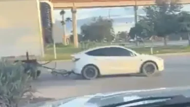 Tesla Model Y, Otobanda Tır Dorsesi Çekerken Görüntülendi