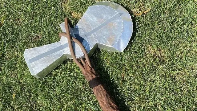 Marvel Hayranları, Kendi Thor Baltalarını Yaptılar