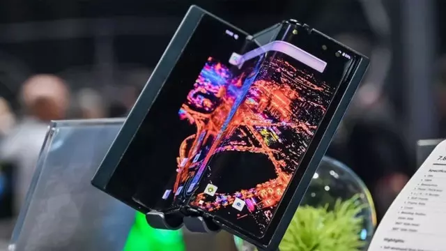 TCL, Üçe Katlanabilen Akıllı Telefonunu Duyurdu: CSOT