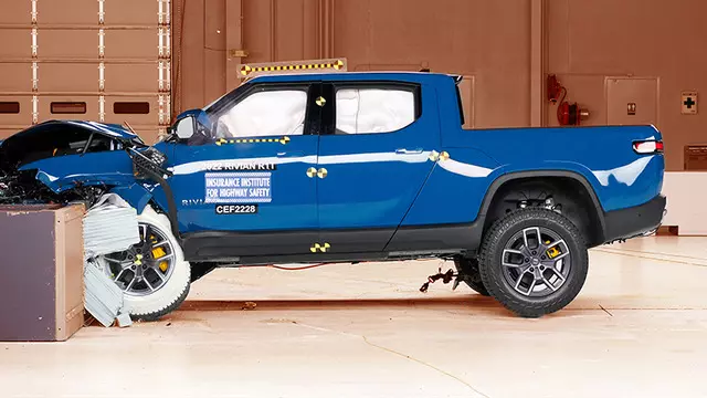 Rivian R1T, 2022 Yılının En Güvenli Kamyoneti Oldu