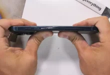 iPhone 15 Pro Max'in Camı, Bükülme Testinde Kırıldı [Video]