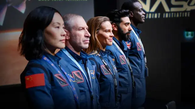 Netflix’in Yeni Bilim Kurgu Dizisi ‘Away’den İlk Fragman Gel 1 Netflix’in Yeni Bilim Kurgu Dizisi ‘Away’den İlk Fragman Gel