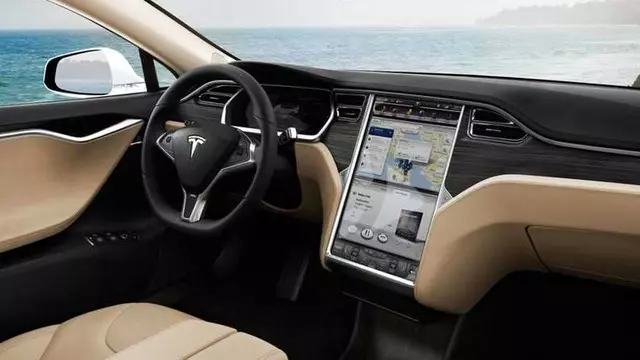 Tesla Hacklendi: Otomobile Yeni Özellikler Eklendi! [Video]