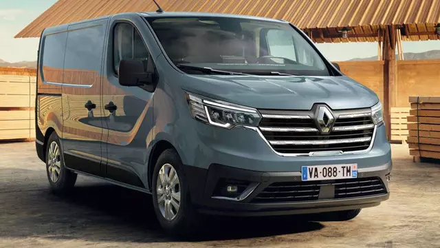 Yenilenen Renault Trafic Türkiye'ye Geldi!