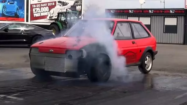 1983 Model Ford Fiesta Drag Yarışçısına Dönüştü!