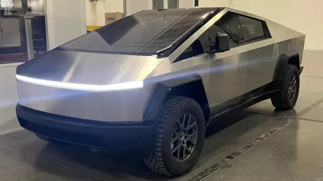 Tesla Cybertruck, Yeni Tasarımıyla Görüntülendi