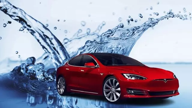 Modifiye Meraklısı, Tesla Model 3 ile Okyanusa Daldı [Video]