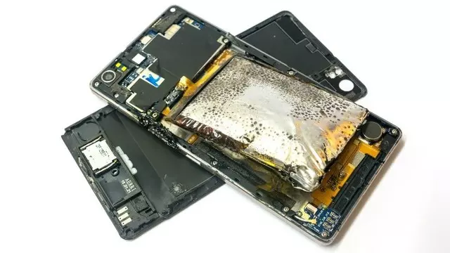 Akıllı Telefon Bataryaları Neden Patlar?
