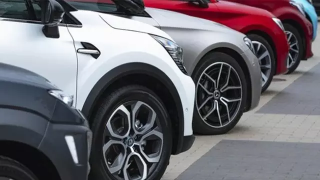 Bakanlık Araç Fiyatlarını Düşürmeyen Bayilerin Peşinde