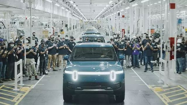 Rivian, İlk Elektrikli Otomobilini Fabrikadan Çıkardı
