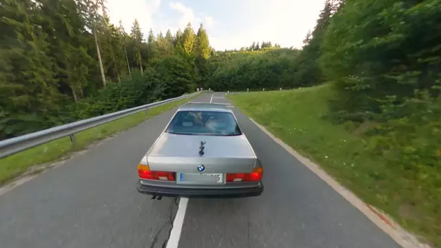 BMW 735i'nin Bagajına GoPro Max Takılarak Çekilen Video