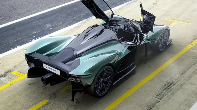 Aston Martin'in Canavarı Valkyrie Convertible Oldu