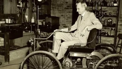 Motorla Çalışan İlk Dört Tekerlekli Otomobil: Ford Quadricycle 14 Motorla Çalışan İlk Dört Tekerlekli Araba: Ford Quadricycle
