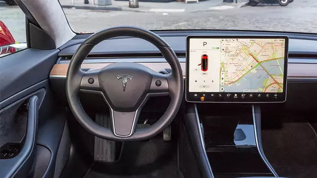 Tesla’nın “Tam Otonom Sürüş” Sistemi Güncellendi