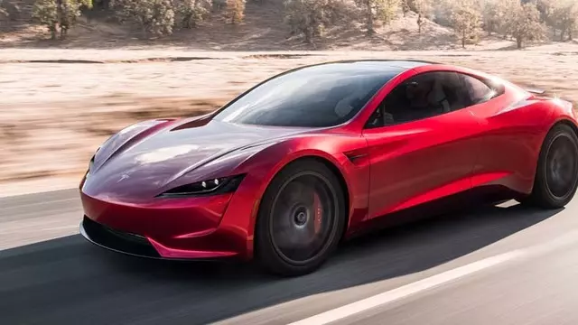 SpaceX Tesla Roadster, Standart Model ile Karşılaştırıldı
