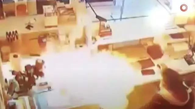 Bataryası Şişen Telefon Teknik Serviste Bomba Gibi Patladı