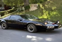 David Hasselhoff, Kara Şimşek Arabasını Satışa Çıkardı