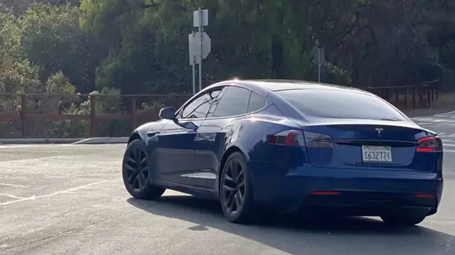 Tesla Model S'in Bir Prototipi Yollarda Görüntülendi