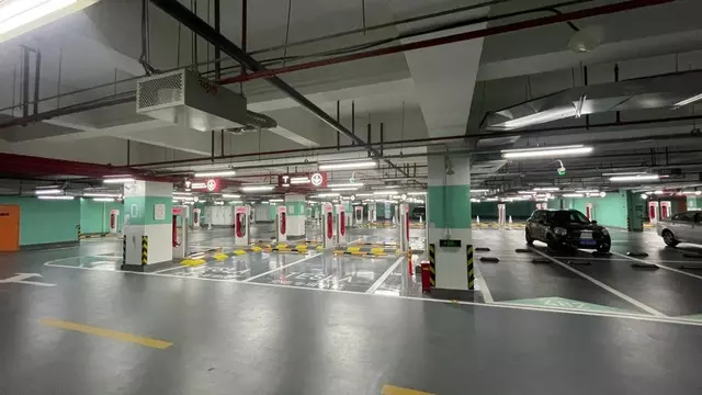 Tesla, Şangay'da En Büyük Şarj İstasyonunu Açtı