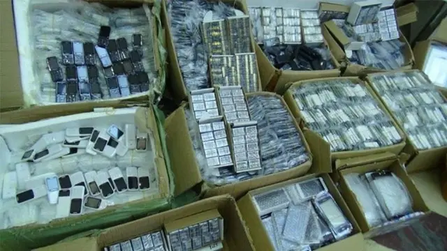 Türkiye'ye Kaçak Yoldan Getirilen Binlerce Telefon Yakalandı 1 Türkiye'ye Kaçak Yoldan Getirilen Binlerce Telefon Yakalandı