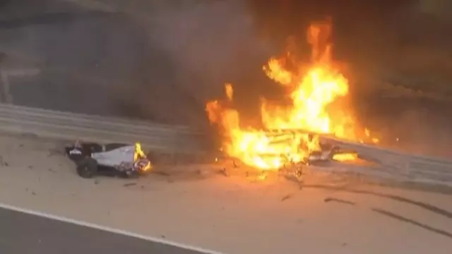 Bahreyn GP 'de Grosjean'ın Aracı Alev Aldı 1 Bahreyn GP 'de Grosjean'ın Aracı Alev Aldı