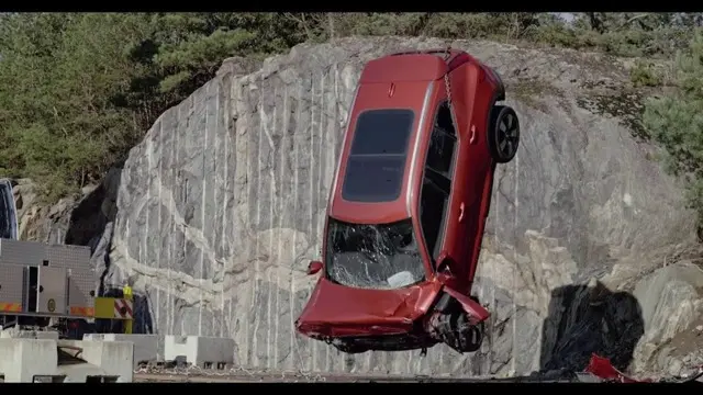 Volvo Araçları 30 Metreden Attı (Video)