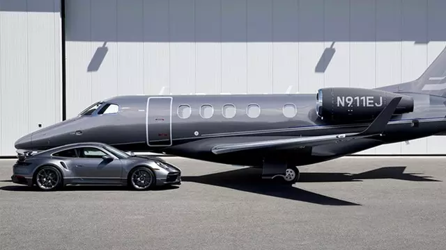 Dünyanın İlk Eş Tasarımlı Hususi Jeti ve Spor Otomobili 1 Dünyanın İlk Eş Tasarımlı Özel Jeti ve Spor Otomobili