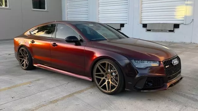 Siyahtan Kırmızıya Renk Geçişli Audi RS7 Göz Kamaştırdı 1 Siyahtan Kırmızıya Renk Geçişli Audi RS7 Göz Kamaştırdı