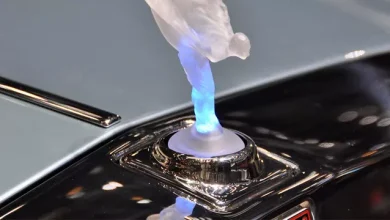 Rolls-Royce, Bazı Araçlardaki Aydınlatmalı Rozetleri Sökecek 4 Rolls-Royce, Bazı Araçlardaki Aydınlatmalı Rozetleri Sökecek
