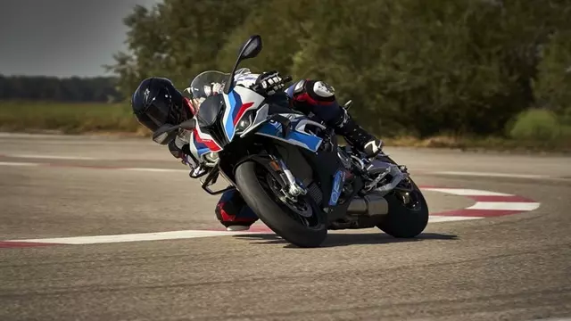 BMW M1000RR Tanıtıldı: İşte Özellikleri