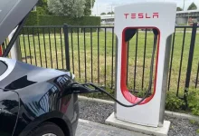 Tesla'nın Avrupa'daki Şarj İstasyonlarında Garip Hata