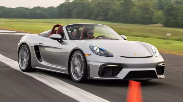 16 Yaşındaki Kız, Otomobille Dünya Slalom Rekoru Kırdı 1 16 Yaşındaki Kız, Arabayla Dünya Slalom Rekoru Kırdı