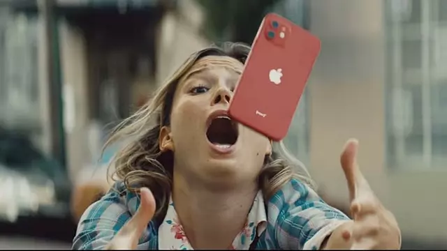 iPhone 12'nin Tuhaf Ama Eğlenceli Reklam Filmi [Video]