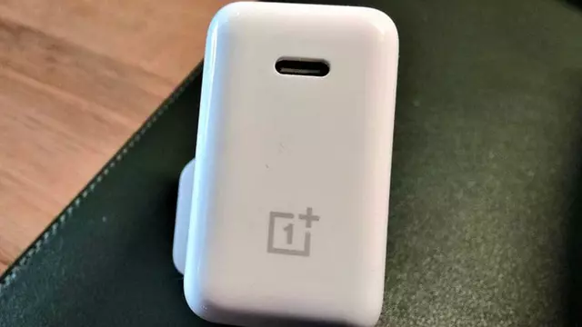 OnePlus 9 Kutusundan Şarj Cihazı Çıkacak
