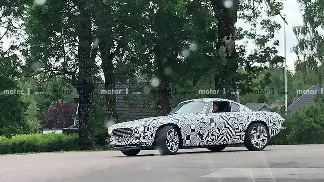 Volvo P1800'ün Geri Dönebileceğine Gösteren Fotoğraflar