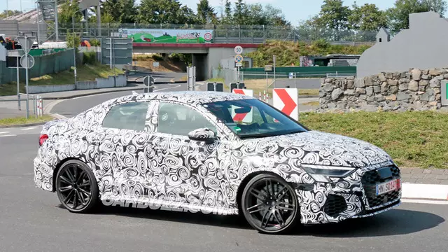 2021 Audi RS3 Sedan'ın Yeni Görüntüleri Ortaya Çıktı 1 2021 Audi RS3 Sedan'ın Yeni Görüntüleri Ortaya Çıktı
