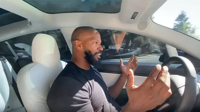 Ünlü Aktör Jamie Foxx, Tesla Model 3'ü İnceledi (Video)