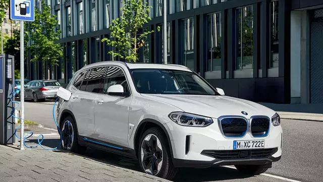 BMW, Elektrik Motorlu İlk Crossover'ı iX3'ü Duyurdu