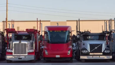 Günümüz Kamyonları ve Tesla Semi Yan Yana Görüntülendi